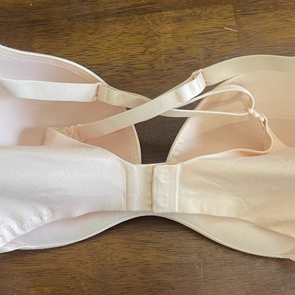 Victoria’s Secret push up bra - Picture 2 of 4
